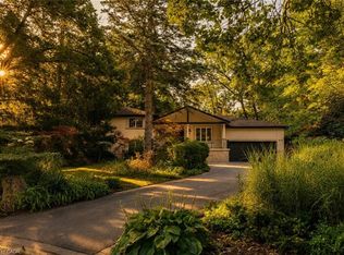 1063 Greenoaks Dr, Mississauga, ON L5J 3A1