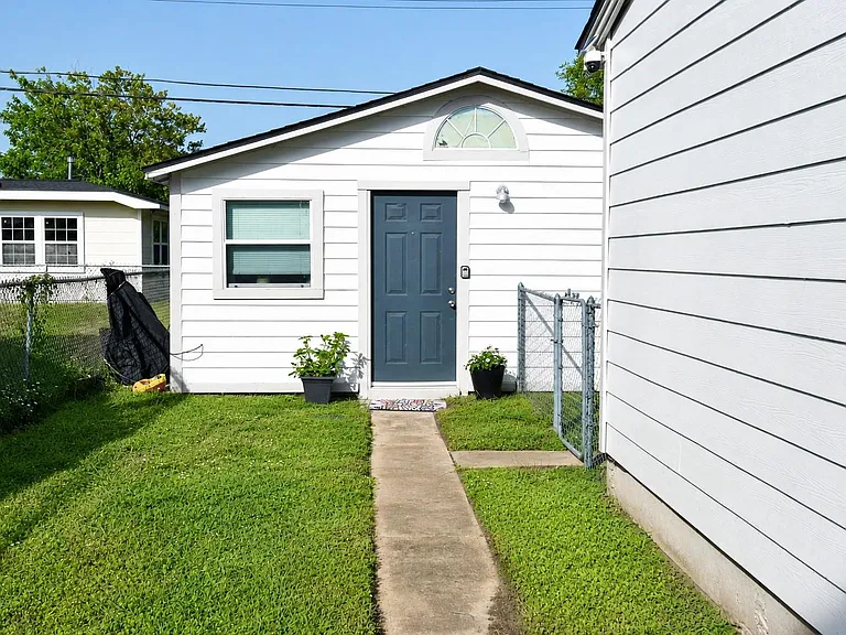 1202 Bayou Shore Dr #2 — Photo 1