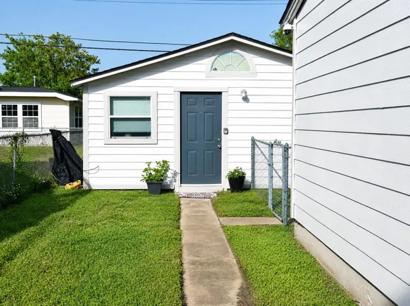 1202 Bayou Shore Dr #2, Galveston, TX 77551