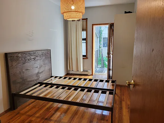 Rented by MCR Realty | media 8