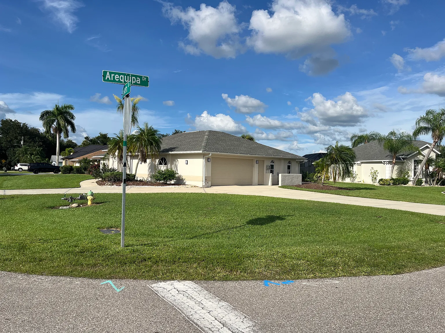 3 bed, 2.5 bath, 2205 sqft, $2,600 — Photo 3