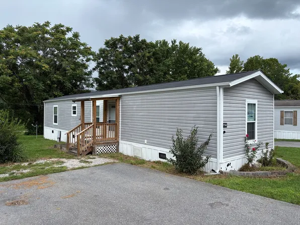 114 Boggs Mountain Loop, Elliston, VA 24087