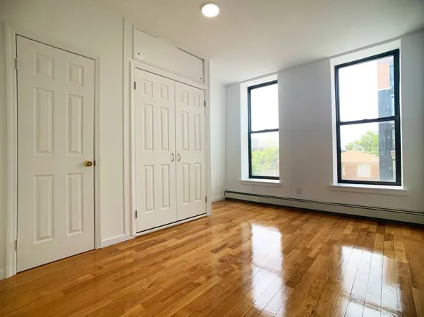 293 Tompkins Avenue image 19 of 28