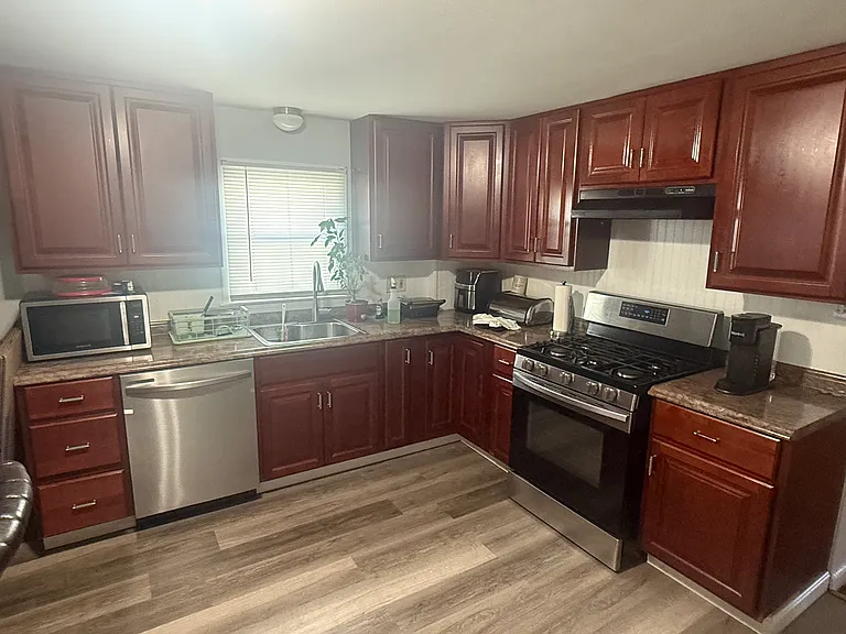 33 Funston Ave — Photo 4