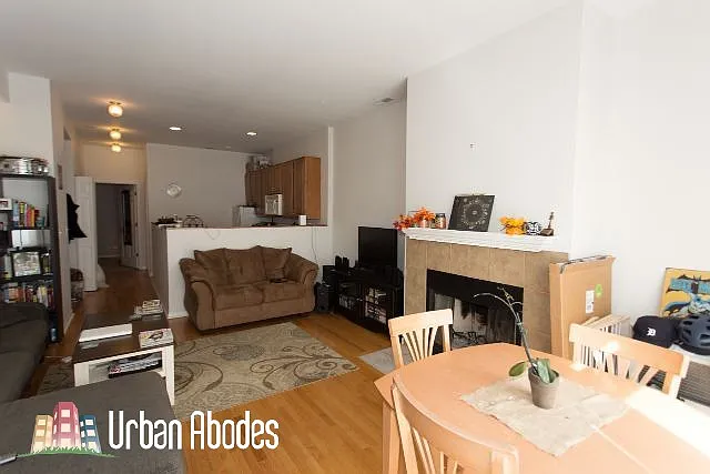 1426 W Belmont Ave #2A — Photo 2