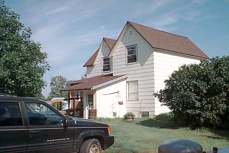 2nd image of 220 E 3rd Ave