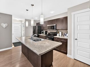 466 Chappelle Dr SW, Edmonton, AB T6W 2B3