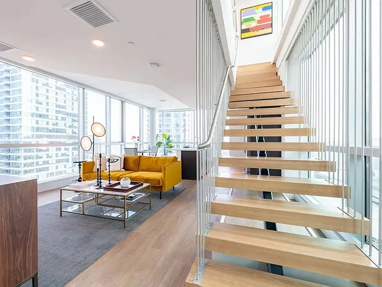 Our 2-level rooftop penthouse homes at Modera Rincon Hill offer nearly panoramic city and bay views. Contact us for a tour!