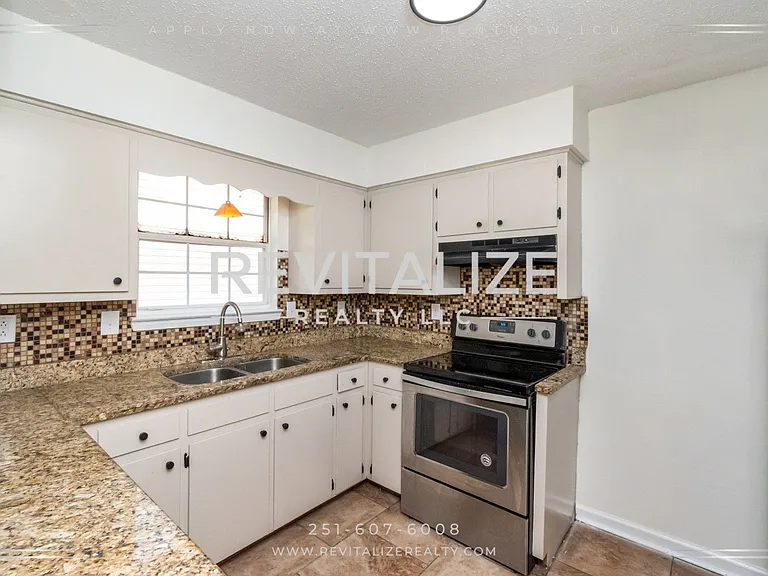 6513 Victoria Pl S — Photo 16