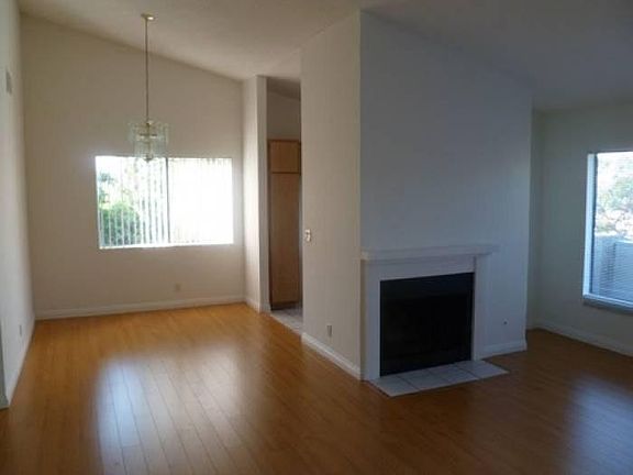2nd image of 14074 Van Nuys Blvd APT 12
