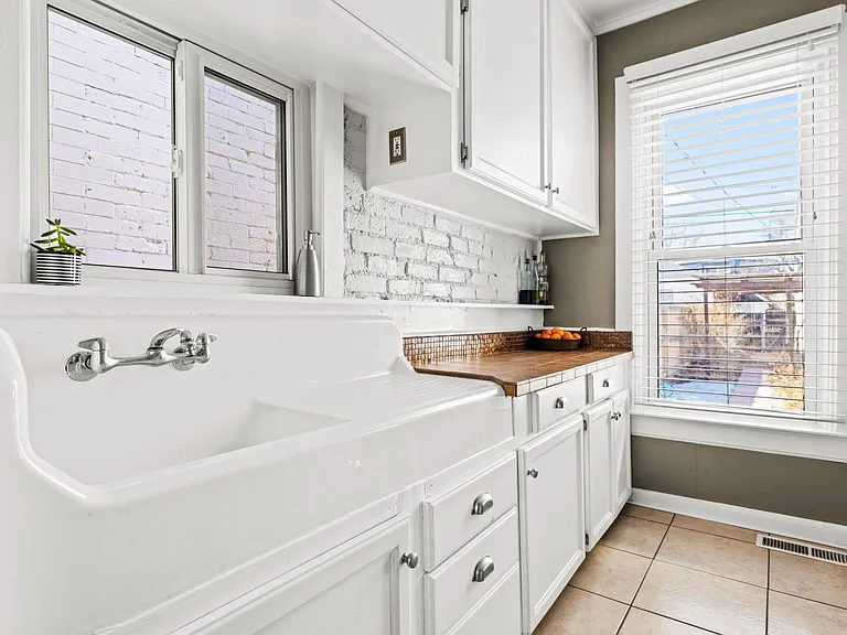 795 S Clarkson St — Photo 12