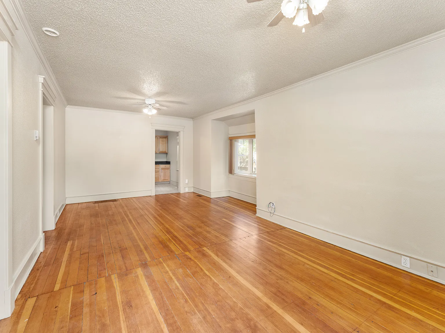 3 bed, 942 sqft, $2,000 — Photo 3