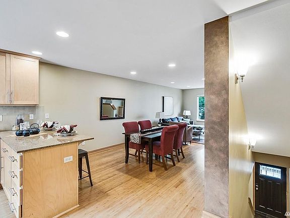 3rd image of 11509B 26th Ave NE #B