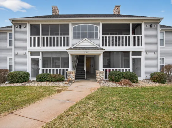 758 W Barrington Cir, Jackson, MI 49203