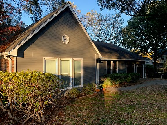 One Level on Flat lot 