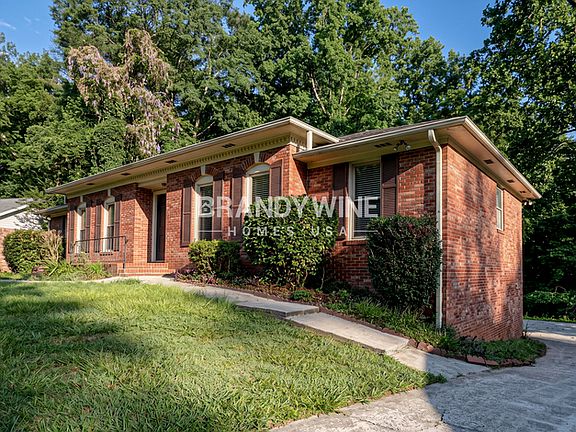 3rd image of 4520 Dorset Cir
