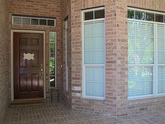 3rd image of 606 Canyon Crest Dr