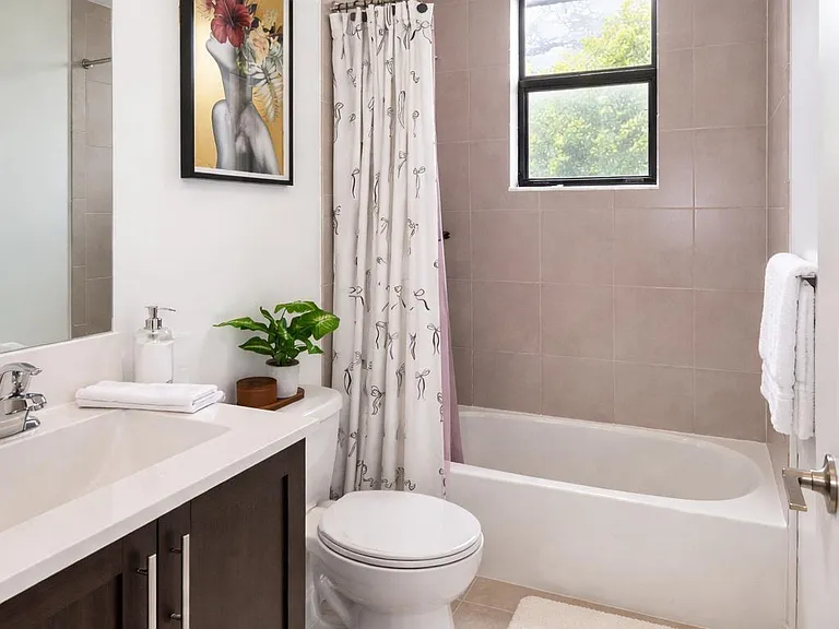 519 SW 19th Ter — Photo 32