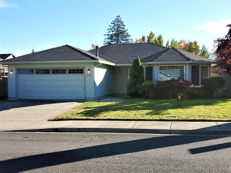 1st image of 697 Shadow Wood Dr