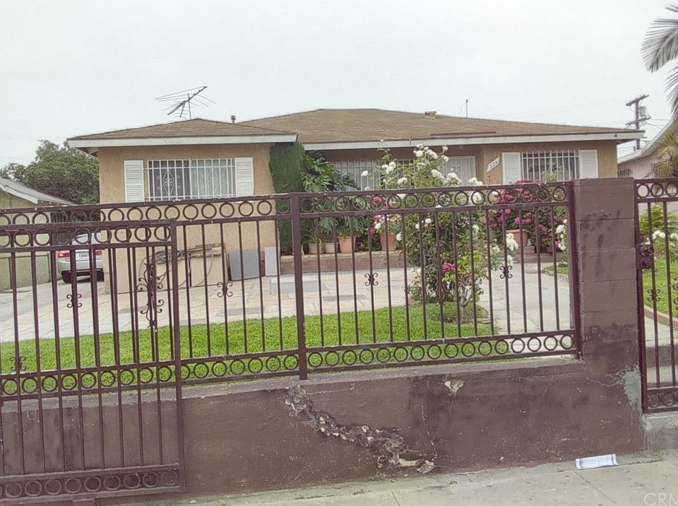 1st image of 224 E 109th Pl