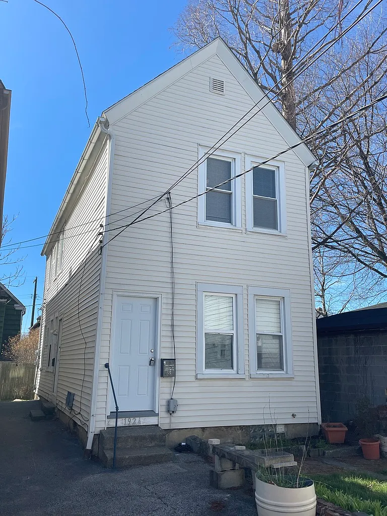 East 123rd 1924 - rear up — Photo 1