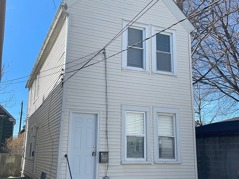 1924 E 123rd St — Photo 1