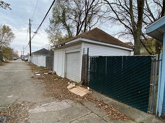 2nd image of 216 Notre Dame Ave