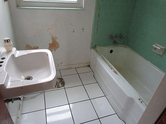 5th image of 6114 N 23rd St