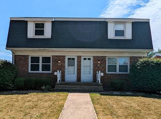 307 Robinhood Ln APT W, Bloomington, IL 61701