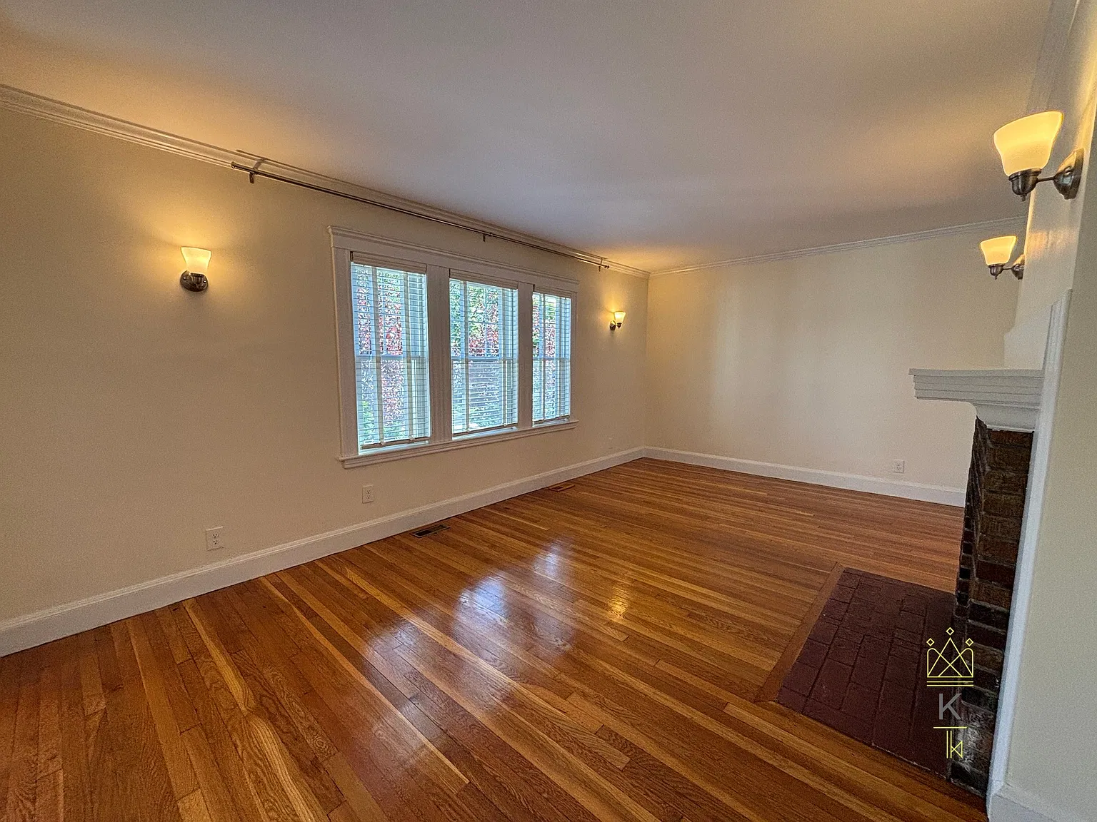 3 bed, 2.0 bath, 2095 sqft, $4,700 — Photo 4