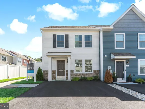 29 Gentle Breeze Dr, Bunker Hill, WV 25413