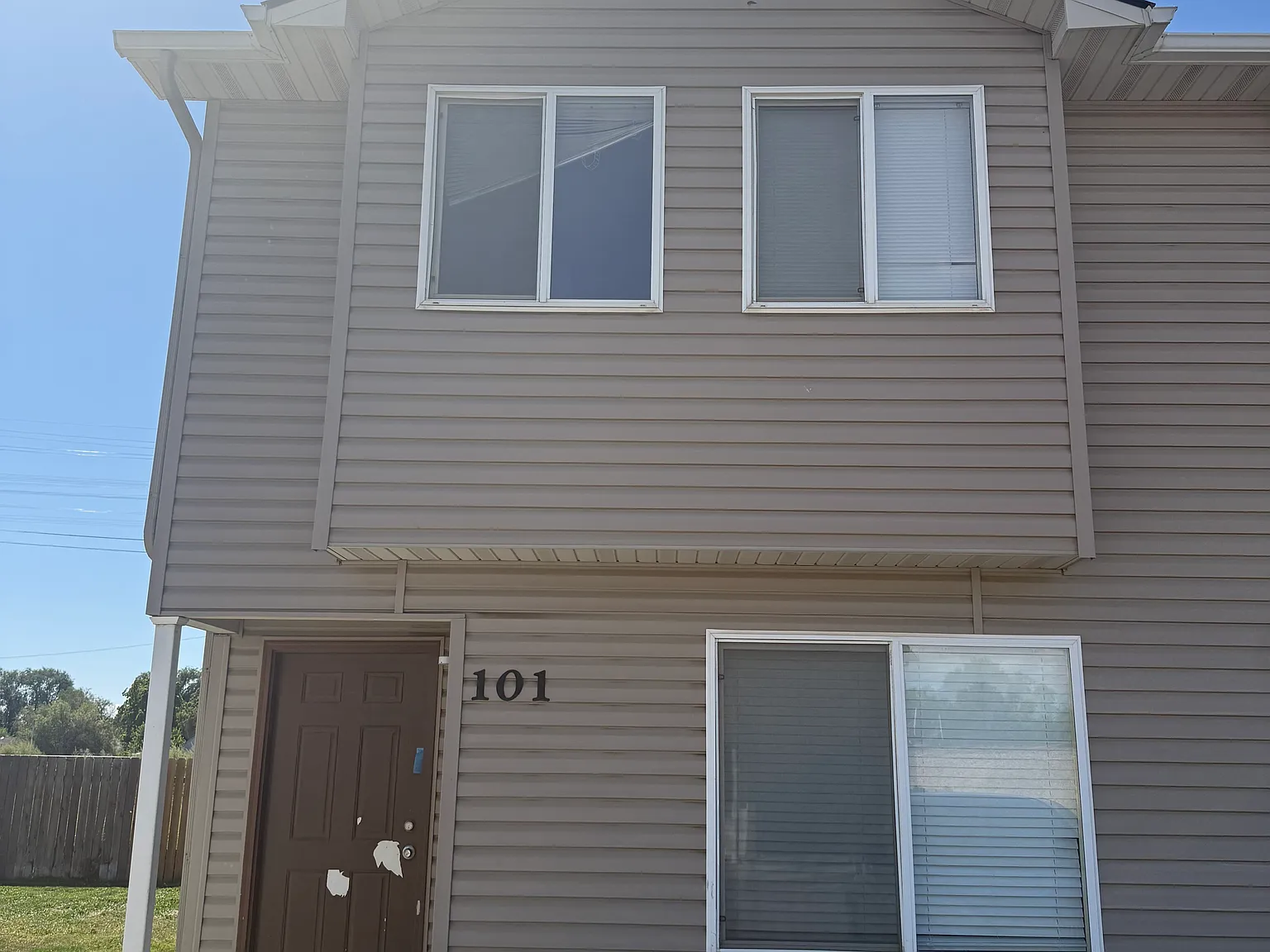 3 bed, 1.5 bath, 1179 sqft, $1,200 — Photo 1