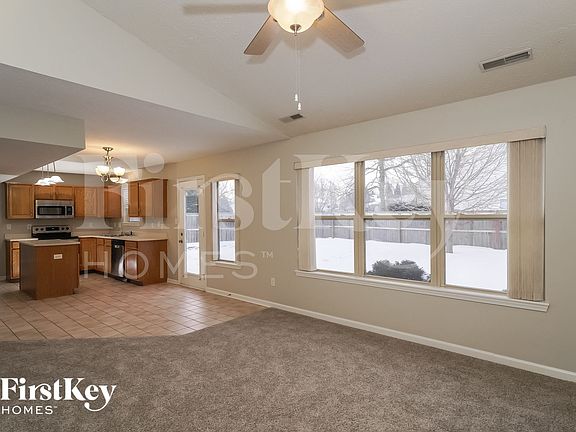 3rd image of 7723 Stratfield Dr