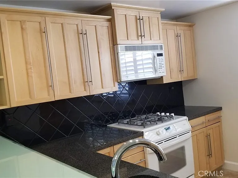 4279 W Sarah St — Photo 8