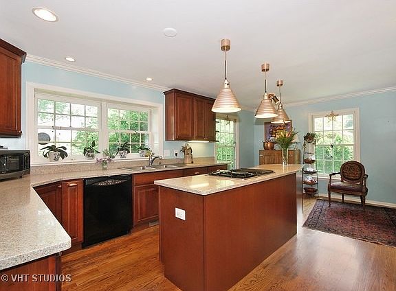 3rd image of 1818 Williamsburg Ave