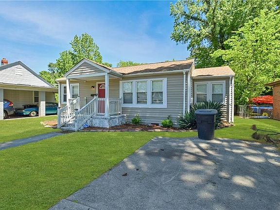 3rd image of 309 Truxton Ave