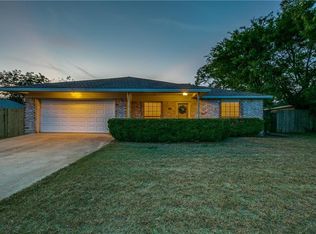 1305 Aviary Dr, Desoto, TX 75115