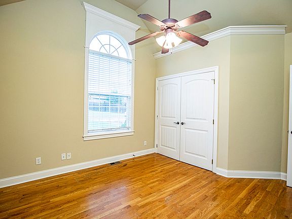 2nd image of 605 Tunbridge Dr