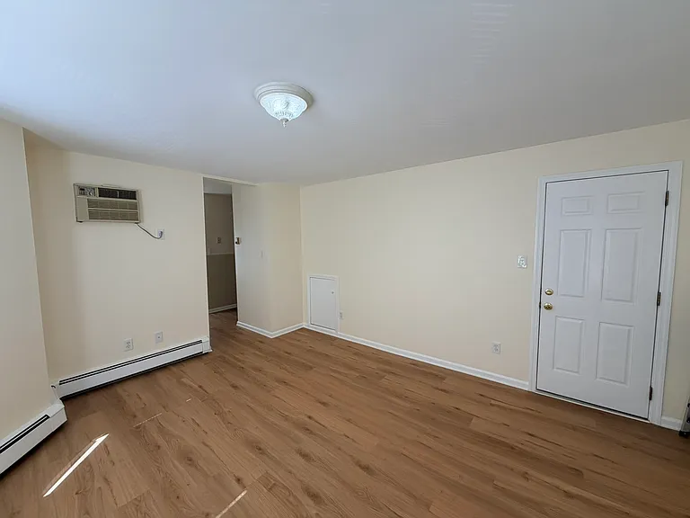 14 Oakwood Ave #4 — Photo 3