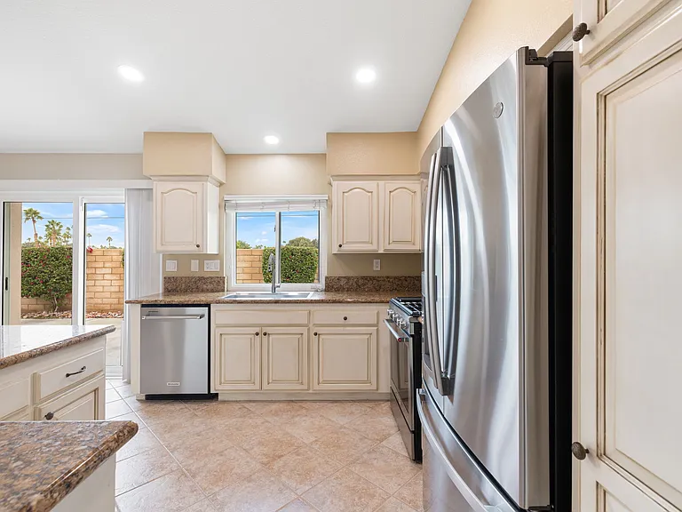 44030 Mariposa Ct — Photo 12