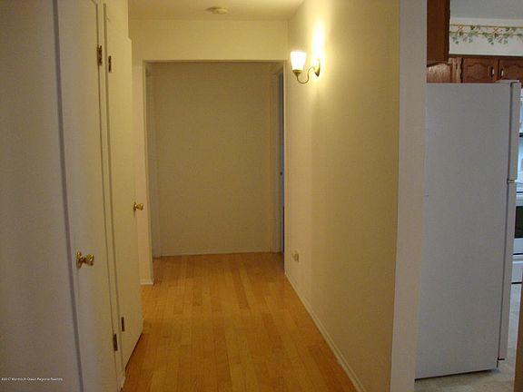 5th image of 5B Brockton Ct #64