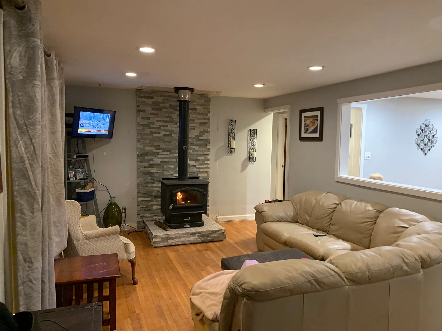 410 Valleyview Dr photo 1