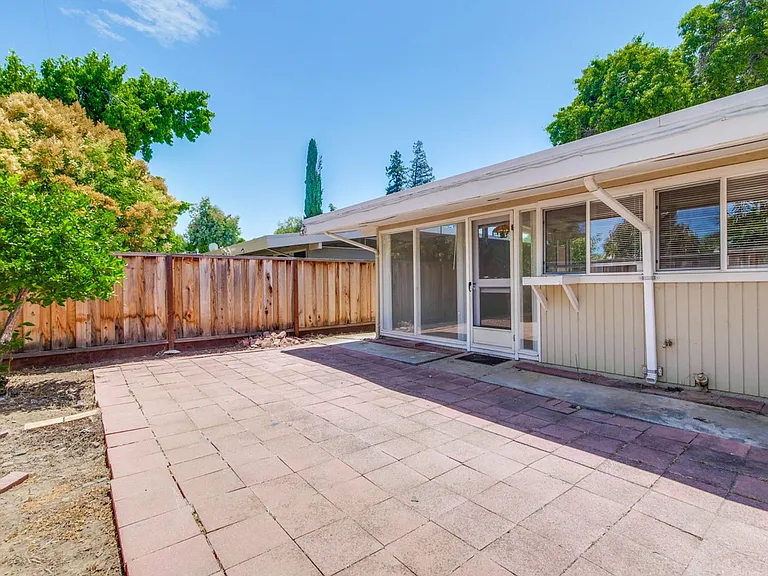 3049 Harding Ave — Photo 42