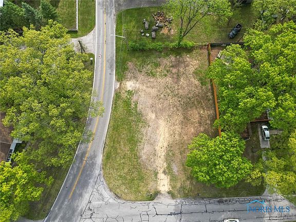 2nd image of 3514 Moffat Dr