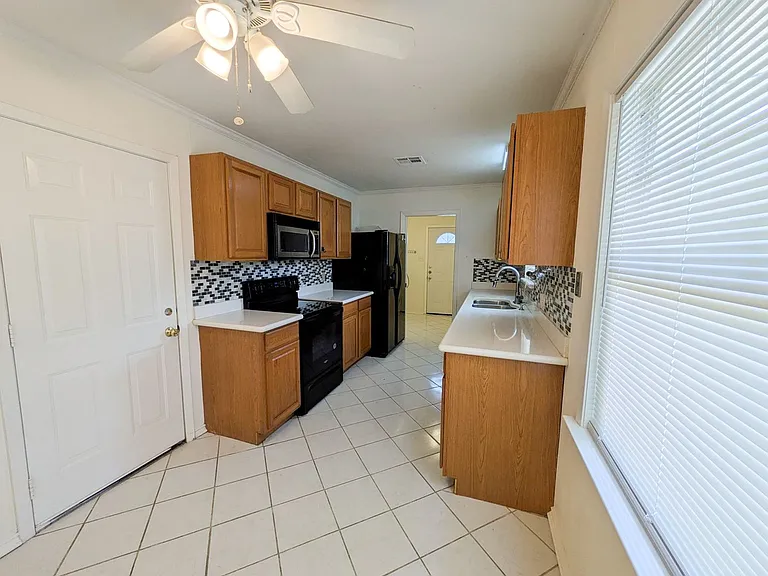 5040 Raleigh Dr — Photo 7