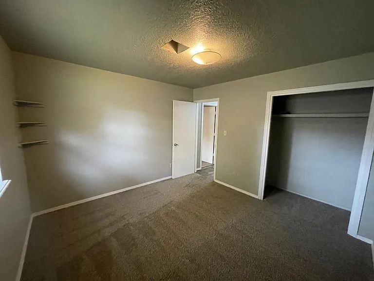 1402 Rebecca Ln — Photo 7