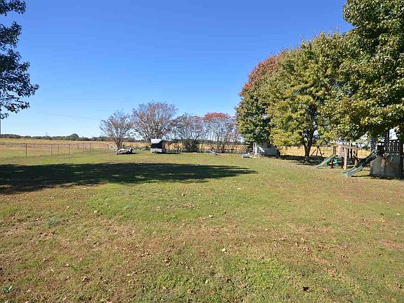 3rd image of 53 Oakdale Dr