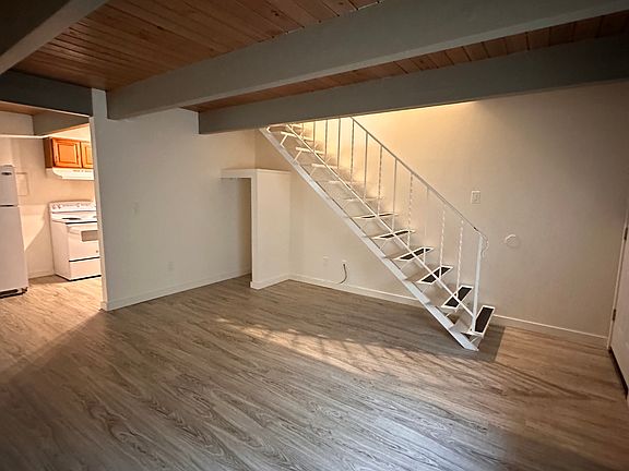 4th image of 2425 SW Leonard St #6