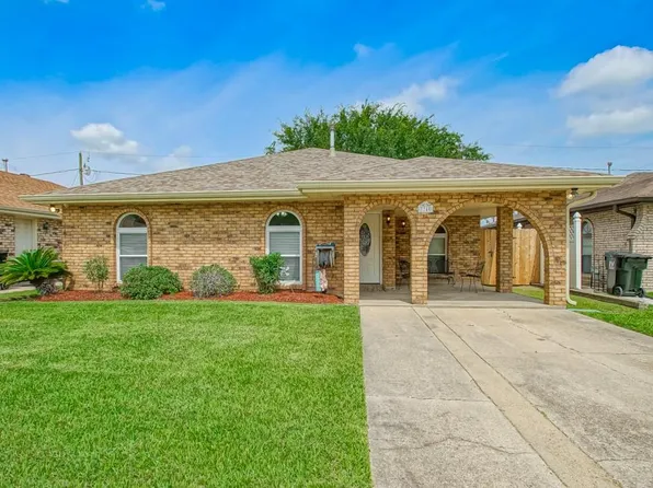 3740 Charles Dr, Chalmette, LA 70043