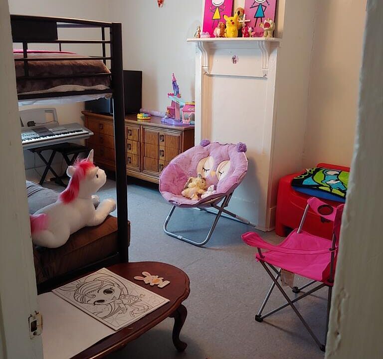 2nd image of 434 Smith St #A